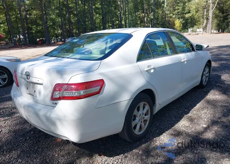 2011 Toyota Camry Le z USA, uszkodzony, nr VIN 4T1BF3EK7BU621942